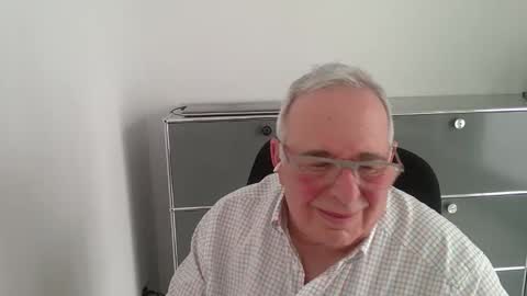 Snapshot of martin_1947 chatting on 06-08-26, 05:46 martin_1947 online show from 06-08-26, 05:46