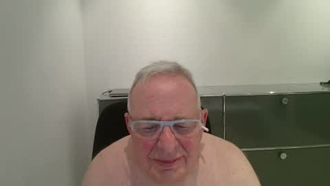 Snapshot of martin_1947 chatting on 06-11-26, 10:08 martin_1947 online show from 06-11-26, 10:08