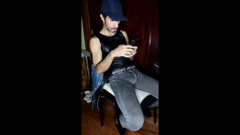 Snapshot of martin_cba chatting on 12-20-25, 02:51 Martincba online show from 12-20-25, 02:51