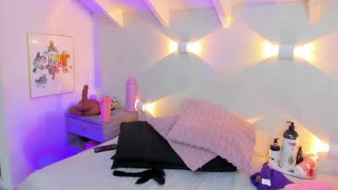 martina mIIler online show from 05-21-26, 12:01