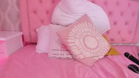 Snapshot of martina_rivera_ chatting on 02-14-25, 02:54 Martina online show from 02-14-25, 02:54