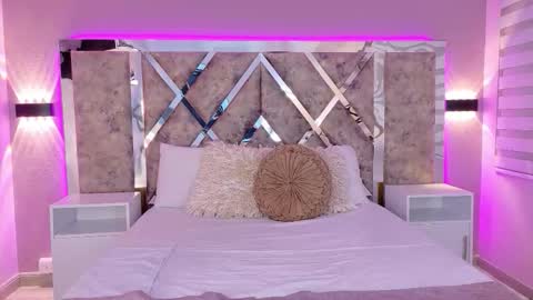 Martina Garcia online show from 12-16-25, 05:40