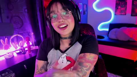Snapshot of martinarouseee chatting on 12-21-24, 04:41 Val online show from 12-21-24, 04:41