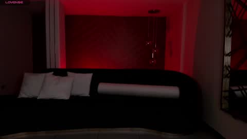 Snapshot of martinnabonnet chatting on 12-19-24, 10:34 Martinna Bonnet online show from 12-19-24, 10:34