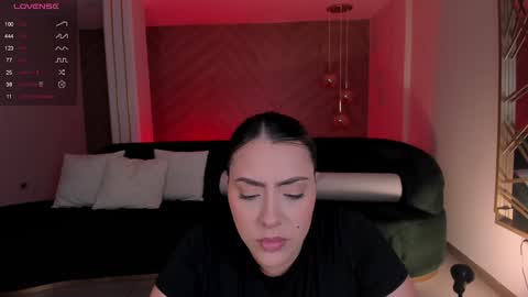 Snapshot of martinnabonnet chatting on 12-19-24, 01:40 Martinna Bonnet online show from 12-19-24, 01:40