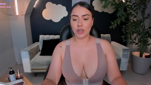 Snapshot of martinnabonnet chatting on 02-08-25, 04:36 Martinna Bonnet online show from 02-08-25, 04:36