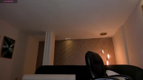 Snapshot of martinnabonnet chatting on 02-11-25, 10:37 Martinna Bonnet online show from 02-11-25, 10:37