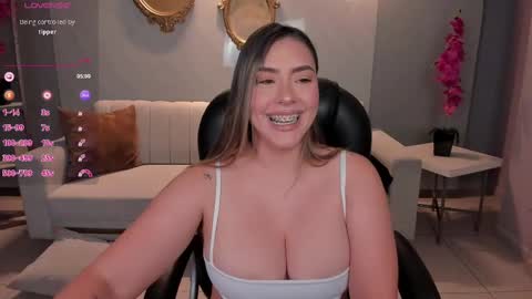 Snapshot of martinnabonnet chatting on 02-27-25, 01:38 Martinna Bonnet online show from 02-27-25, 01:38