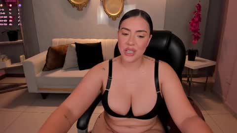 Snapshot of martinnabonnet chatting on 02-28-25, 01:47 Martinna Bonnet online show from 02-28-25, 01:47