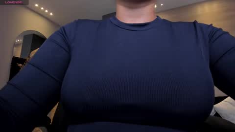 Snapshot of martinnabonnet chatting on 03-05-25, 10:22 Martinna Bonnet online show from 03-05-25, 10:22