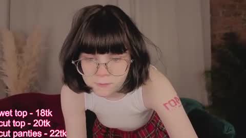 Snapshot of mary_backerr chatting on 06-13-26, 01:31 Mary online show from 06-13-26, 01:31