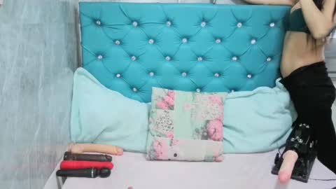 Snapshot of mary_mood_ chatting on 02-05-25, 01:44 Mary Moon online show from 02-05-25, 01:44