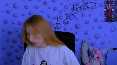 Snapshot of mary_moon__ chatting on 04-09-26, 08:03 mary_moon__ online show from 04-09-26, 08:03