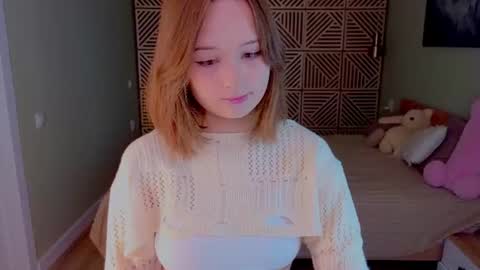 Snapshot of mary_u chatting on 06-23-26, 04:43 Ur Mary online show from 06-23-26, 04:43