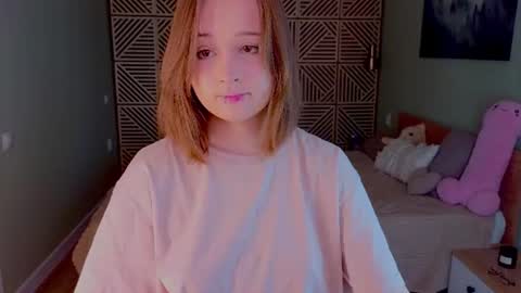 Snapshot of mary_u chatting on 06-24-26, 04:33 Ur Mary online show from 06-24-26, 04:33