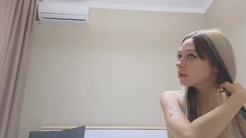 Snapshot of mary_u chatting on 07-26-26, 06:32 Ur Mary online show from 07-26-26, 06:32