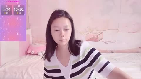 Snapshot of mary_uu chatting on 10-27-25, 12:47 mary_uu online show from 10-27-25, 12:47