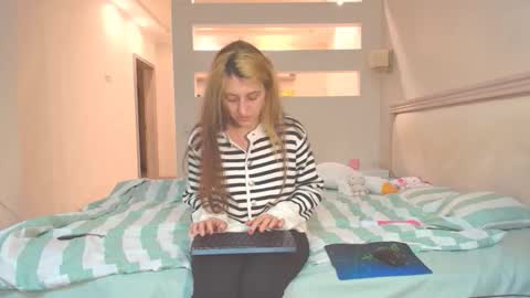 Snapshot of marya442004 chatting on 10-17-25, 10:34 marya442004 online show from 10-17-25, 10:34