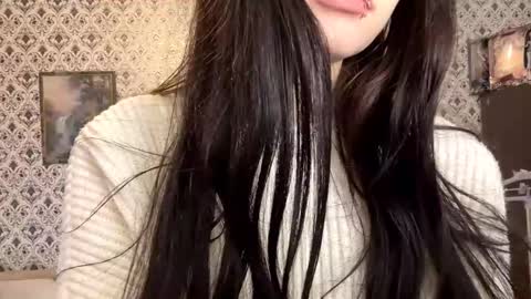 Snapshot of maryamtraylor chatting on 12-15-25, 02:10 Sofia online show from 12-15-25, 02:10