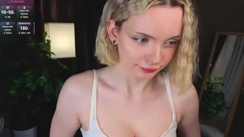 Snapshot of marycalder chatting on 04-12-26, 01:21 Mary online show from 04-12-26, 01:21