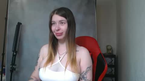 Snapshot of maryhotloves chatting on 10-14-25, 08:59 MaryHotLoves online show from 10-14-25, 08:59