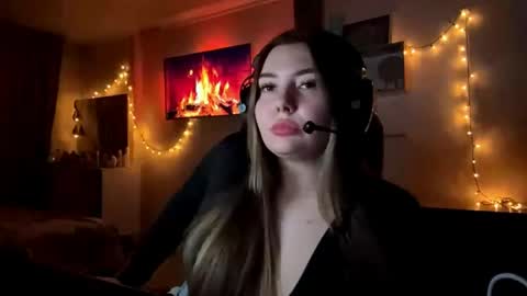 Annie online show from 04-23-26, 03:14