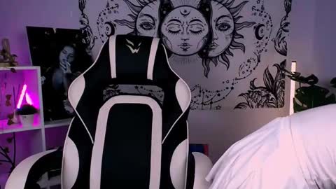 Mary online show from 09-26-25, 03:43