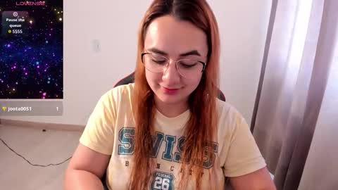 Dulce Maria online show from 11-18-25, 03:38