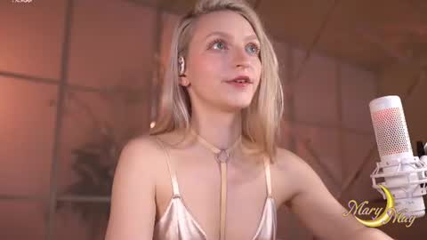 Snapshot of marylunamay chatting on 07-25-26, 05:16 Mary online show from 07-25-26, 05:16