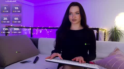 Snapshot of marypsiss chatting on 12-30-24, 03:57 Marina online show from 12-30-24, 03:57