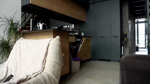 Marina online show from 11-18-25, 10:52