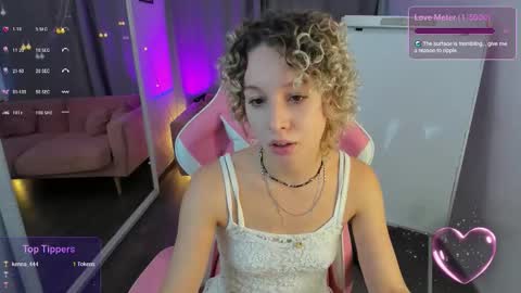 Snapshot of marywohlberg chatting on 11-21-25, 06:01 Mary online show from 11-21-25, 06:01