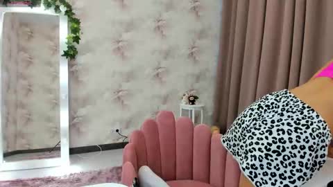 Snapshot of maryy_senn chatting on 09-17-25, 03:08 Luucy UTC1 Mon Tue Wed Thu Fri 0500-1130 online show from 09-17-25, 03:08