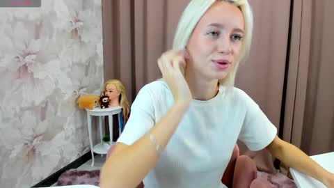 Snapshot of maryy_senn chatting on 10-15-25, 02:55 Luucy UTC1 Mon Tue Wed Thu Fri 0500-1130 online show from 10-15-25, 02:55