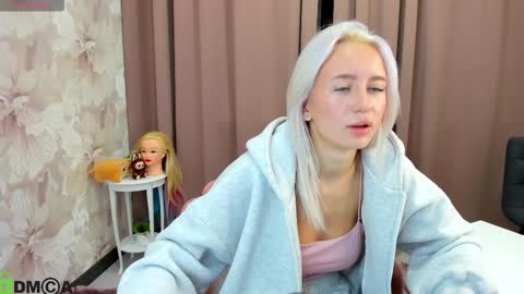 Snapshot of maryy_senn chatting on 10-21-25, 02:45 Luucy UTC1 Mon Tue Wed Thu Fri 0500-1130 online show from 10-21-25, 02:45