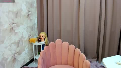 Snapshot of maryy_senn chatting on 10-22-25, 02:34 Luucy UTC1 Mon Tue Wed Thu Fri 0500-1130 online show from 10-22-25, 02:34