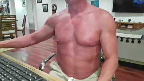 Snapshot of mascmuscle49 chatting on 12-17-25, 01:33 mascmuscle49 online show from 12-17-25, 01:33