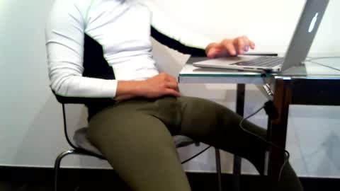 Snapshot of mask07 chatting on 09-09-25, 04:17 Mask07 online show from 09-09-25, 04:17