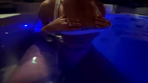 Snapshot of maskedhousewife chatting on 10-26-25, 02:39 maskedhousewife online show from 10-26-25, 02:39