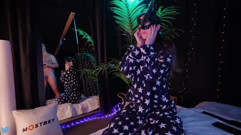 Snapshot of masqueradeporn chatting on 12-15-24, 11:53 DickJane online show from 12-15-24, 11:53