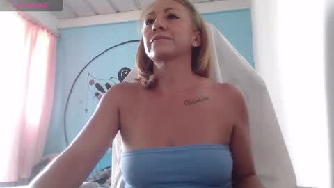 Snapshot of massielferretis chatting on 10-23-25, 08:40 massiel ferreti online show from 10-23-25, 08:40