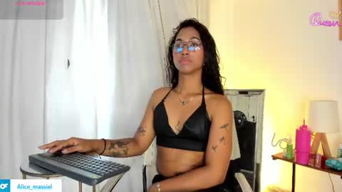 Snapshot of massielhot chatting on 07-06-26, 06:32 massielhot online show from 07-06-26, 06:32