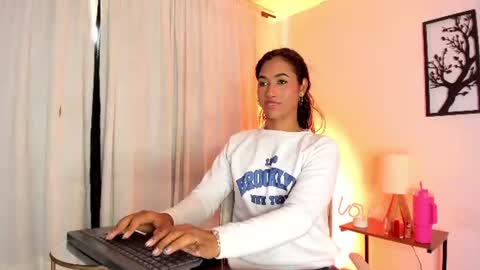 Snapshot of massielhot chatting on 07-07-26, 06:45 massielhot online show from 07-07-26, 06:45