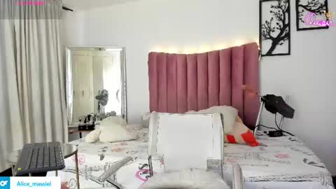 Snapshot of massielhot chatting on 07-11-26, 06:54 massielhot online show from 07-11-26, 06:54
