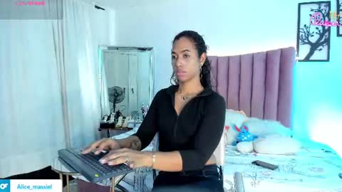 Snapshot of massielhot chatting on 07-13-26, 08:00 massielhot online show from 07-13-26, 08:00