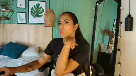 Snapshot of massielhot chatting on 07-28-26, 05:23 massielhot online show from 07-28-26, 05:23
