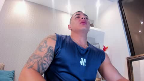 Snapshot of massimocontie_ chatting on 01-15-25, 01:20 Massimo Contie online show from 01-15-25, 01:20