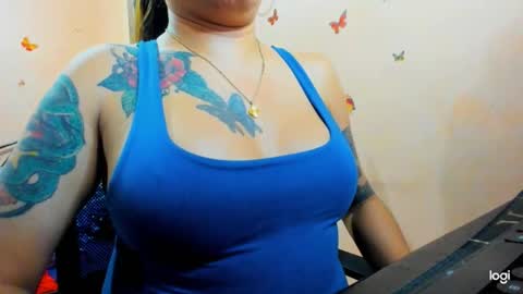 Snapshot of massivecockcum chatting on 12-24-24, 07:22 kimmy online show from 12-24-24, 07:22