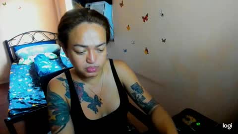 Snapshot of massivecockcum chatting on 01-06-25, 04:58 kimmy online show from 01-06-25, 04:58