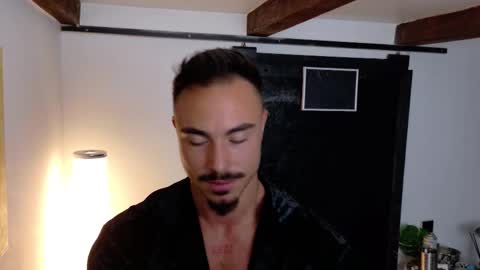 Snapshot of master_lukass chatting on 11-10-25, 10:03 master_lukass online show from 11-10-25, 10:03